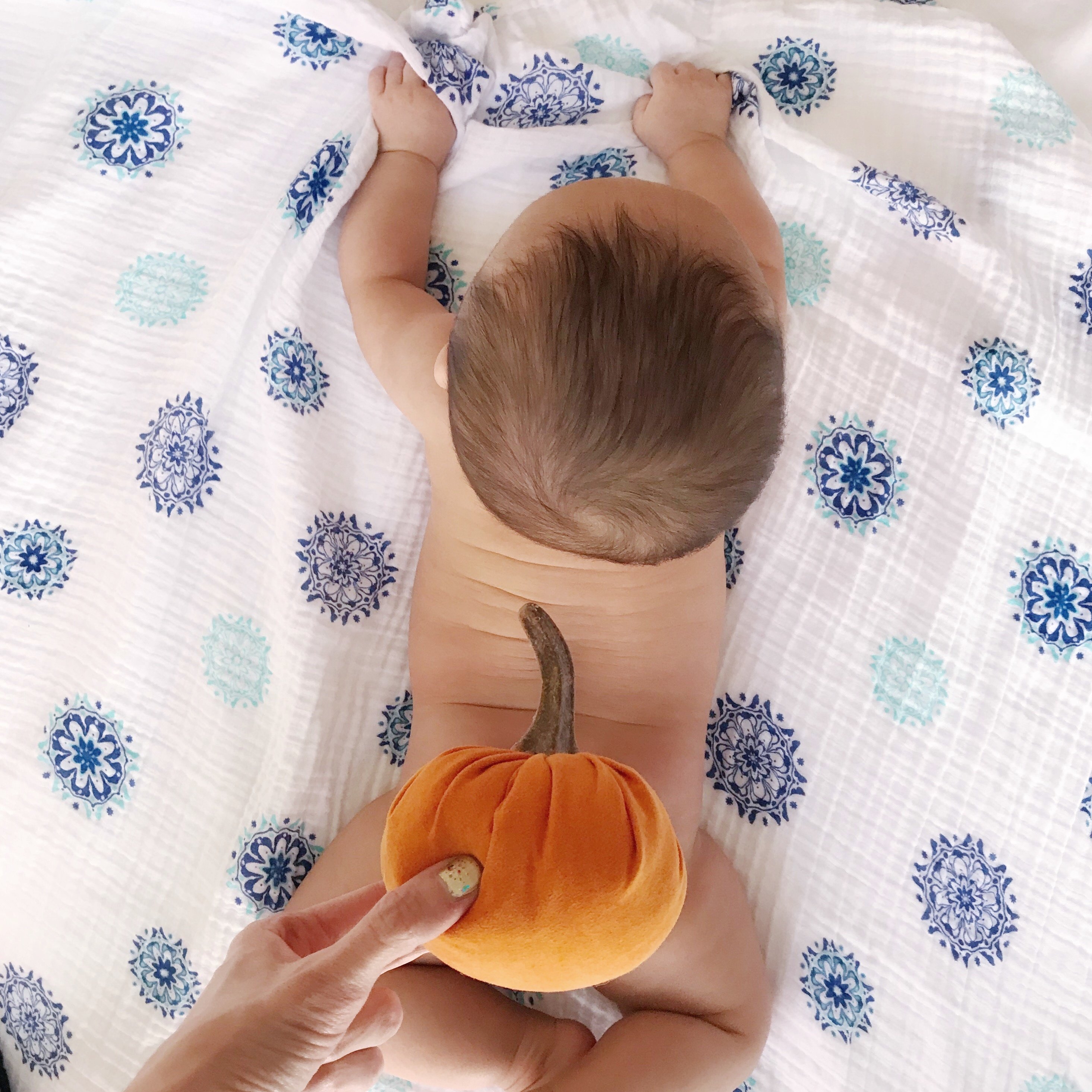 Organic Swaddle - Mandala made from soft GOTS certified cotton, featuring a beautiful mandala design, perfect for wrapping babies comfortably.