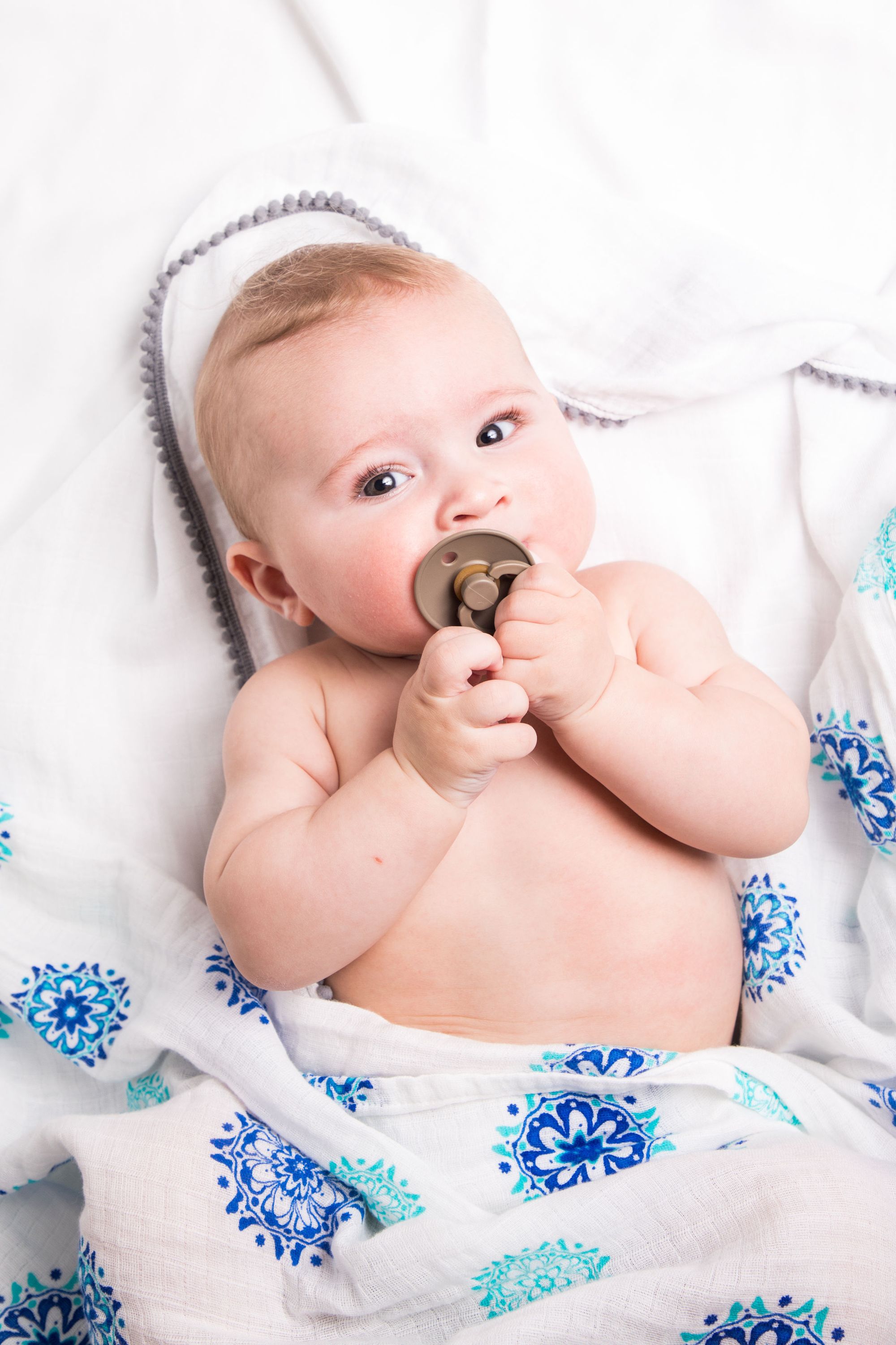 Organic Swaddle - Mandala made from soft GOTS certified cotton, featuring a beautiful mandala design, perfect for wrapping babies comfortably.