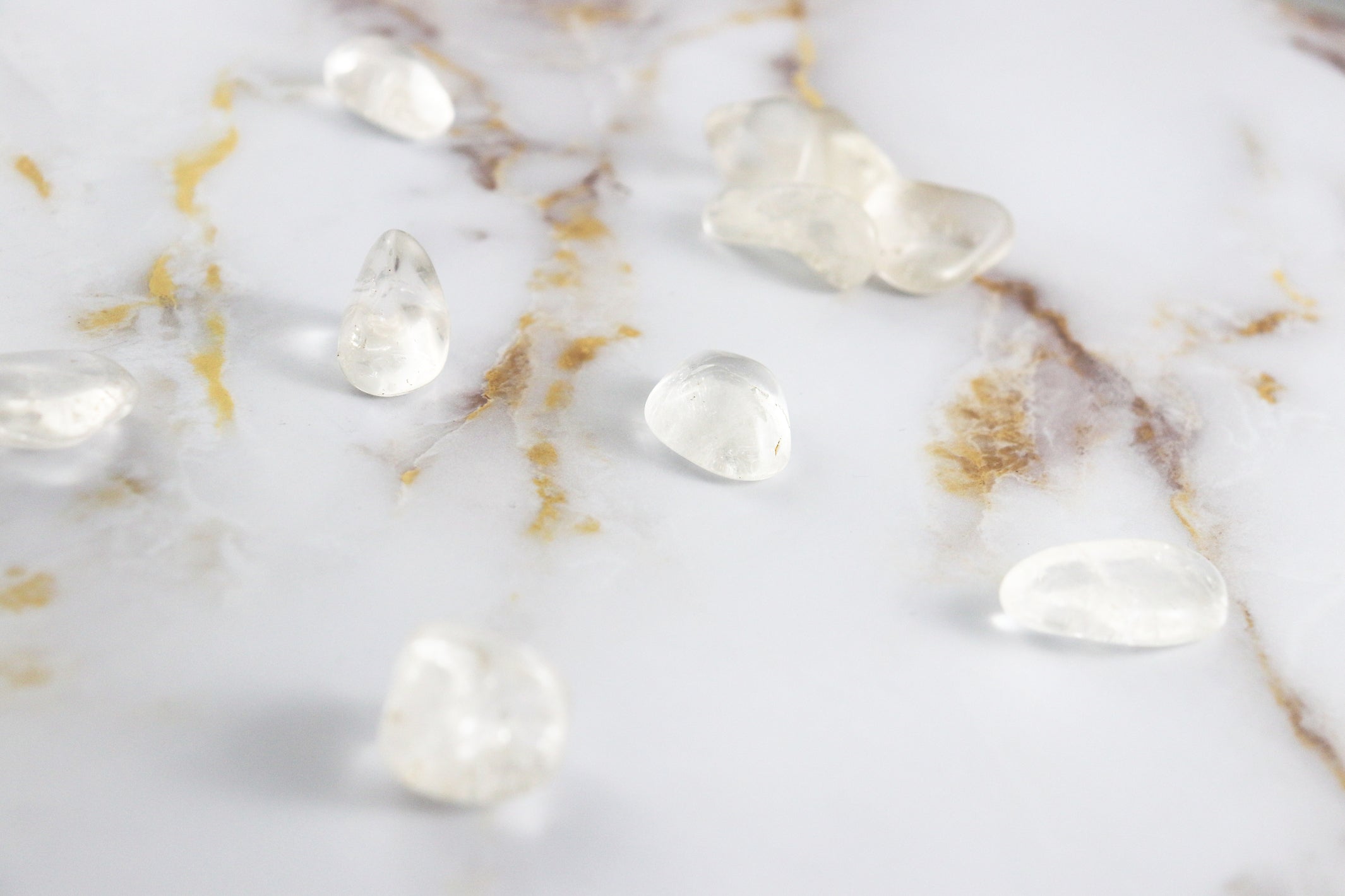 Pierre roulée en Cristal de Roche naturel, polie et transparente, provenant du Brésil, idéale pour la lithothérapie.