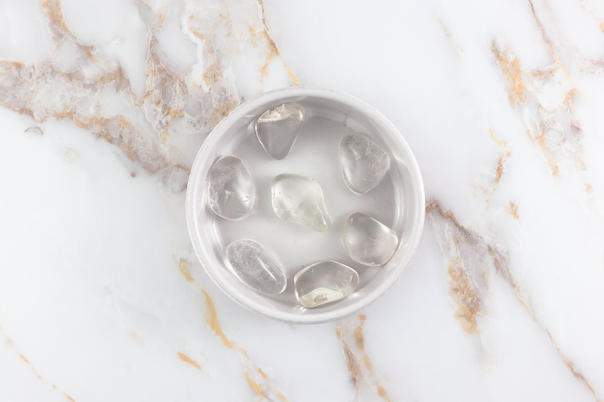 Pierre roulée en Cristal de Roche naturel, polie et transparente, provenant du Brésil, idéale pour la lithothérapie.