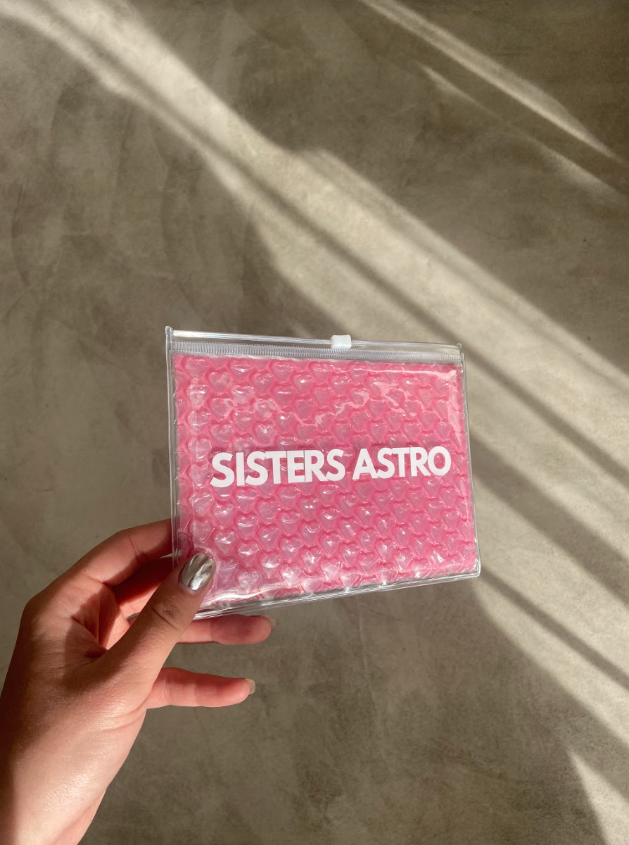 POCHETTE SISTERS ASTRO pouch for carrying energy stones and sage, featuring a stylish design and compact size.