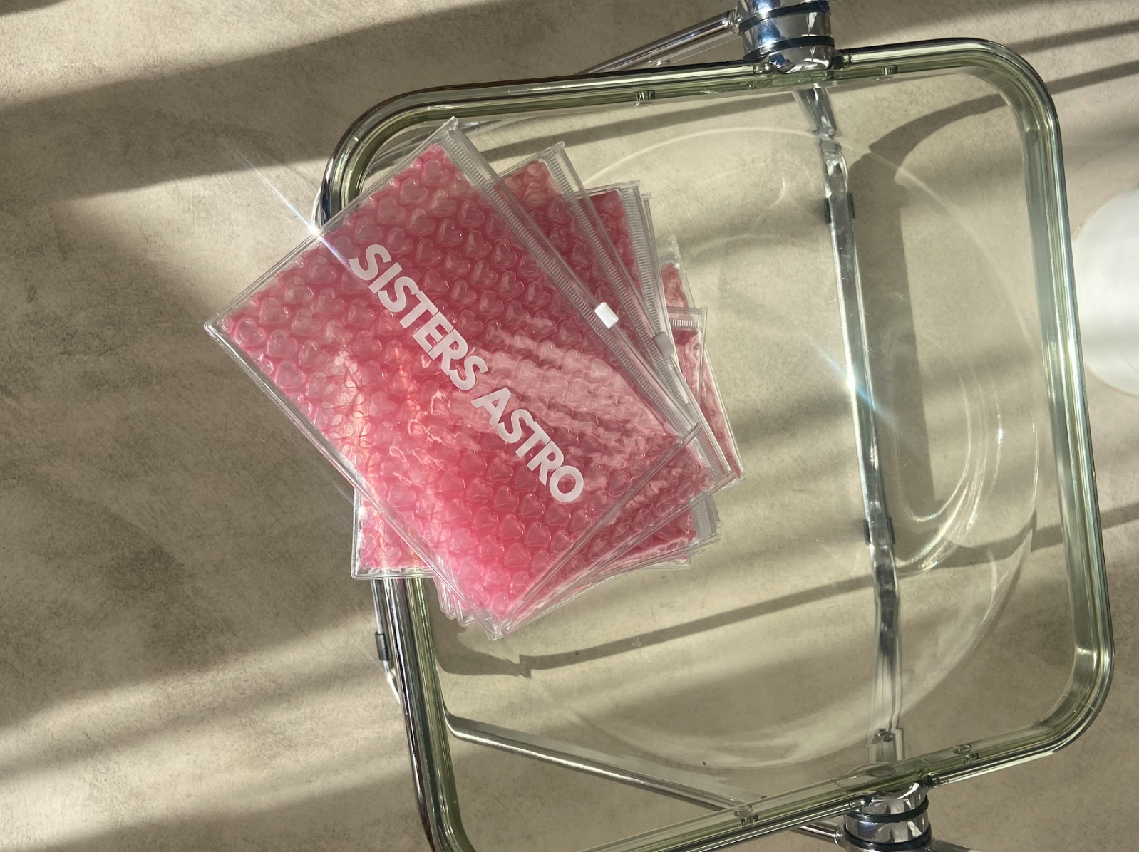 POCHETTE SISTERS ASTRO pouch for carrying energy stones and sage, featuring a stylish design and compact size.