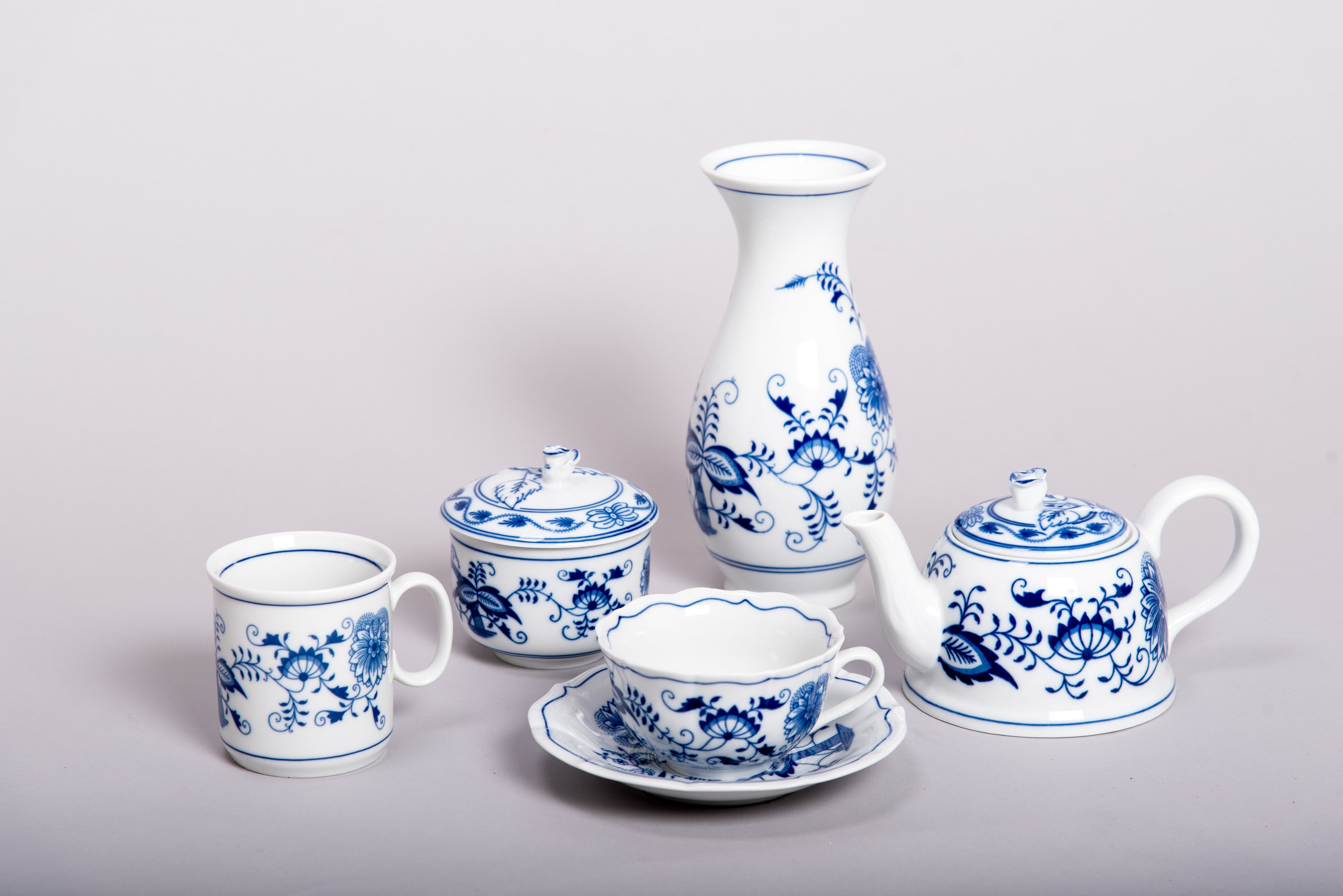 A beautifully crafted 6.3-inch tall Sake Jar made of high-quality onion porcelain, showcasing intricate designs and traditional craftsmanship.