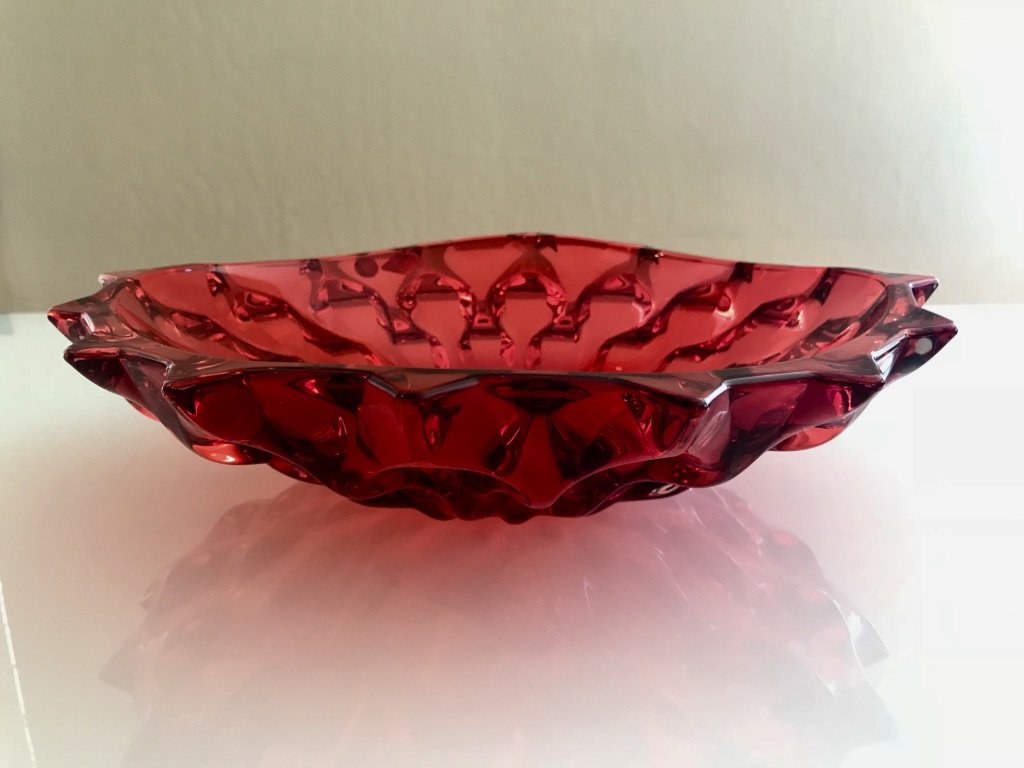 A stunning SAMBA Red Shallow Bowl made of lead-free Czech crystal, showcasing its unique shape and luxurious design.