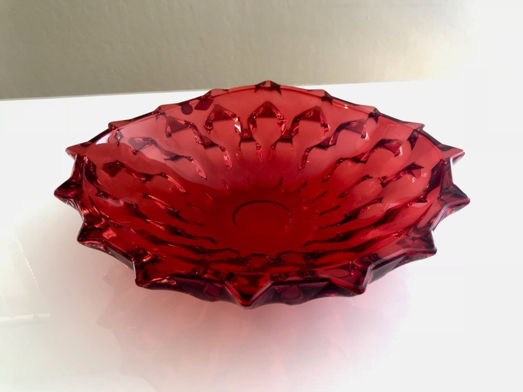 A stunning SAMBA Red Shallow Bowl made of lead-free Czech crystal, showcasing its unique shape and luxurious design.