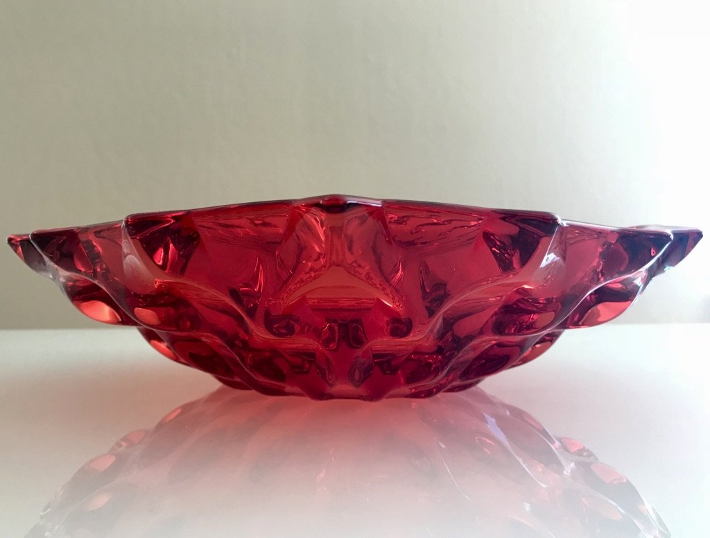 A stunning SAMBA Red Shallow Bowl made of lead-free Czech crystal, showcasing its unique shape and luxurious design.