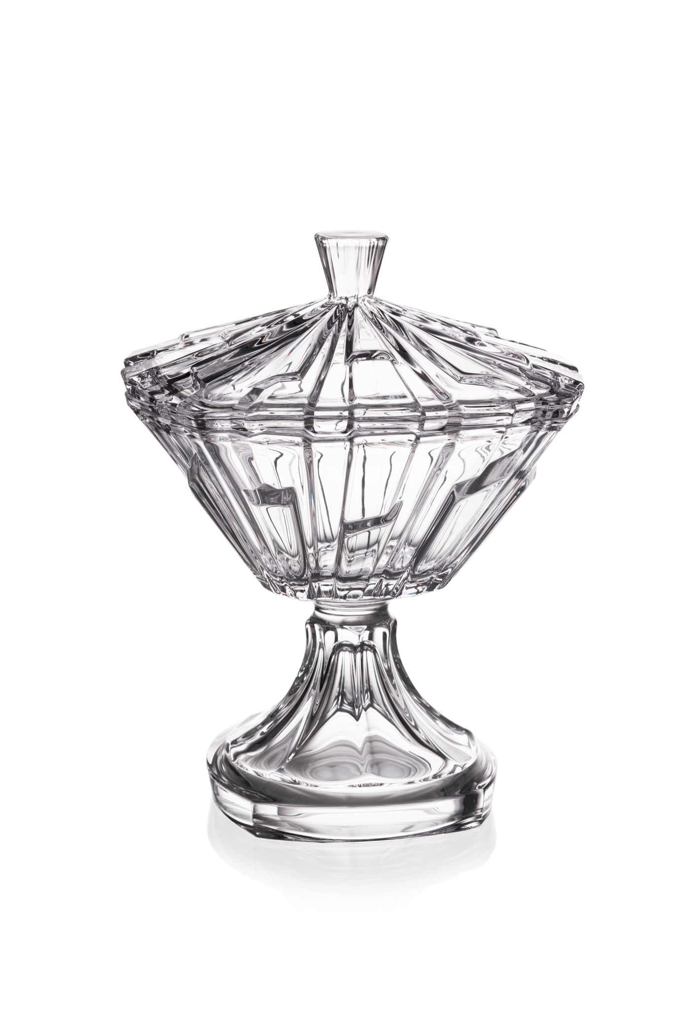 A beautifully crafted SAMBA White Footed Box made of lead-free Czech crystal, showcasing its elegant design and flawless finish.