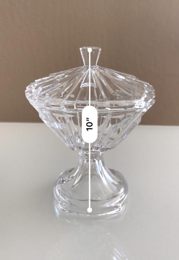 A beautifully crafted SAMBA White Footed Box made of lead-free Czech crystal, showcasing its elegant design and flawless finish.