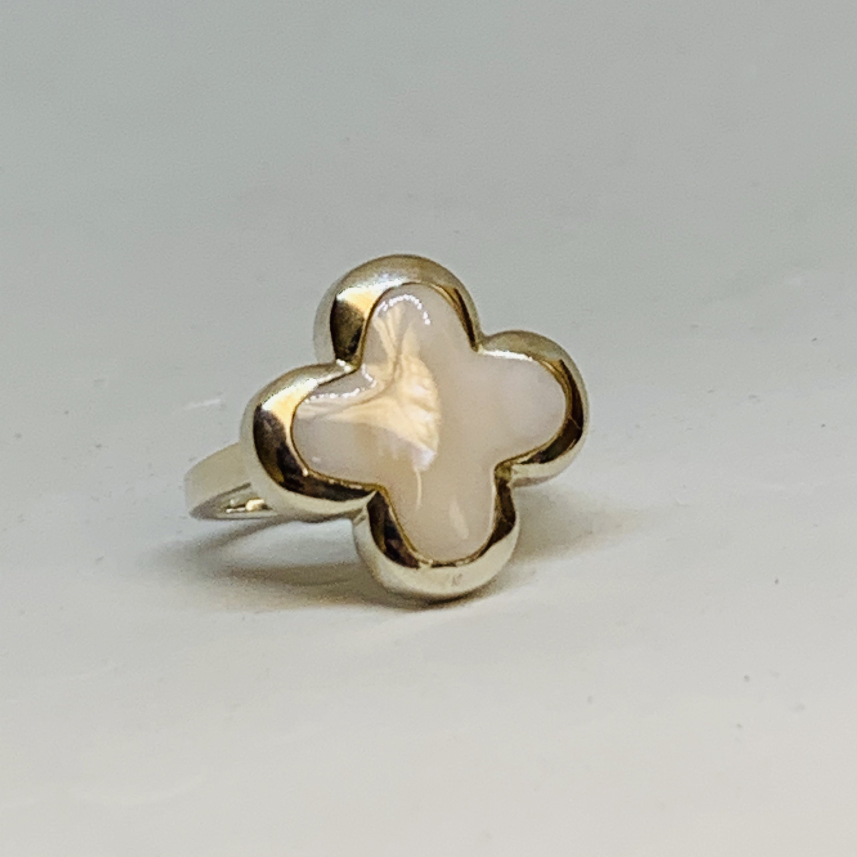 Elegant Silver Mother Of Pearl Ring featuring a round Mother of Pearl stone set in 925 sterling silver, perfect for special occasions.