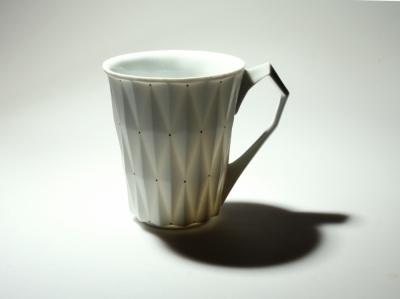 A stylish white porcelain cup with retro design, featuring hand-painted animal motifs, perfect for coffee or tea.