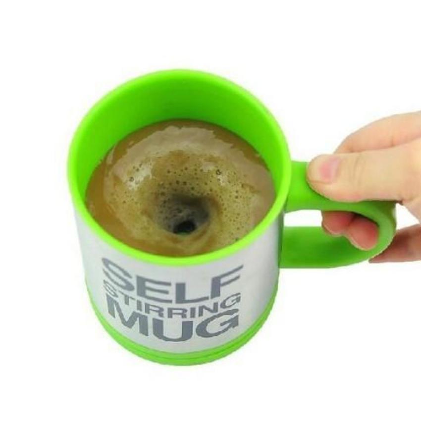 Amazing one button press stirring coffee mug in black, featuring a modern design with a lid and automatic stirring function.
