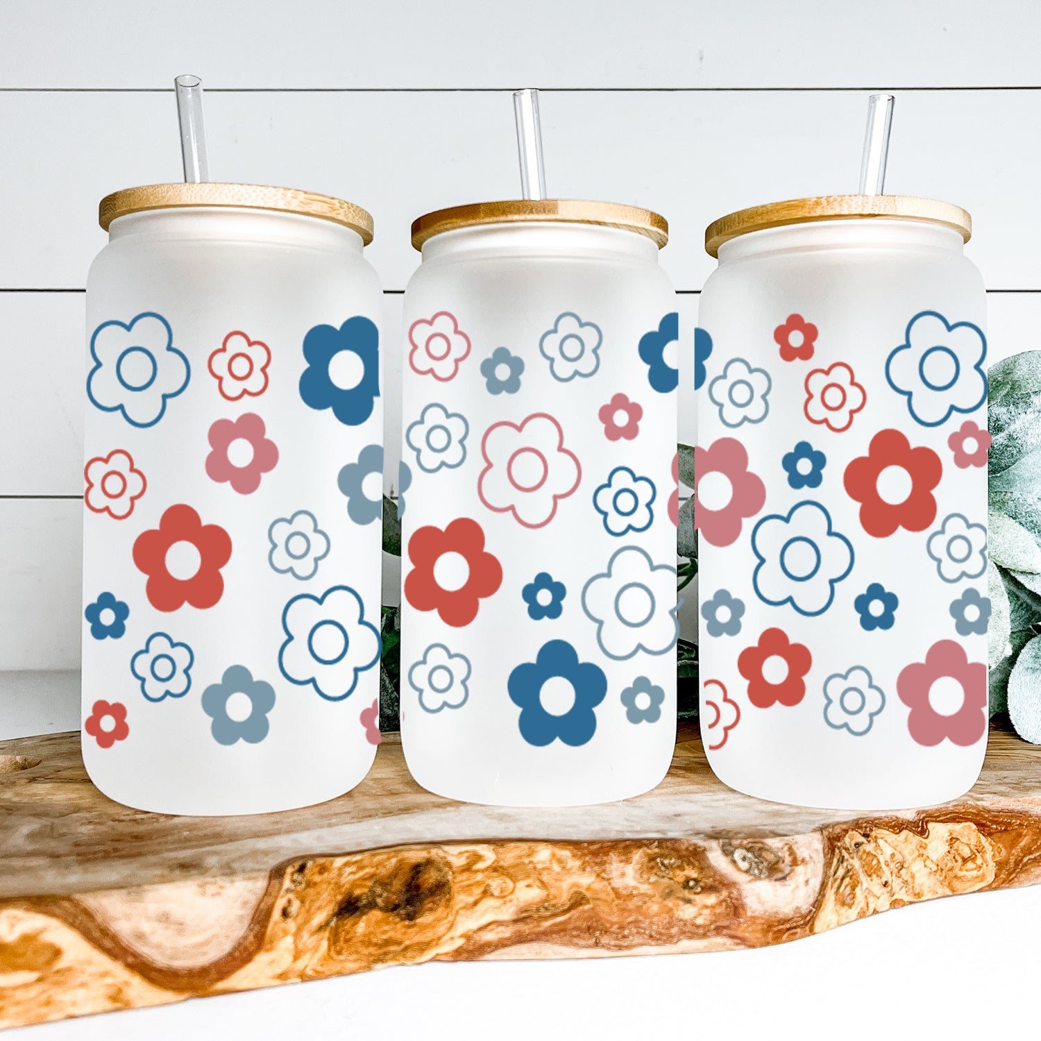 American Retro Flowers Glass Can Tumbler with bamboo lid and clear straw, showcasing a floral design on frosted glass.