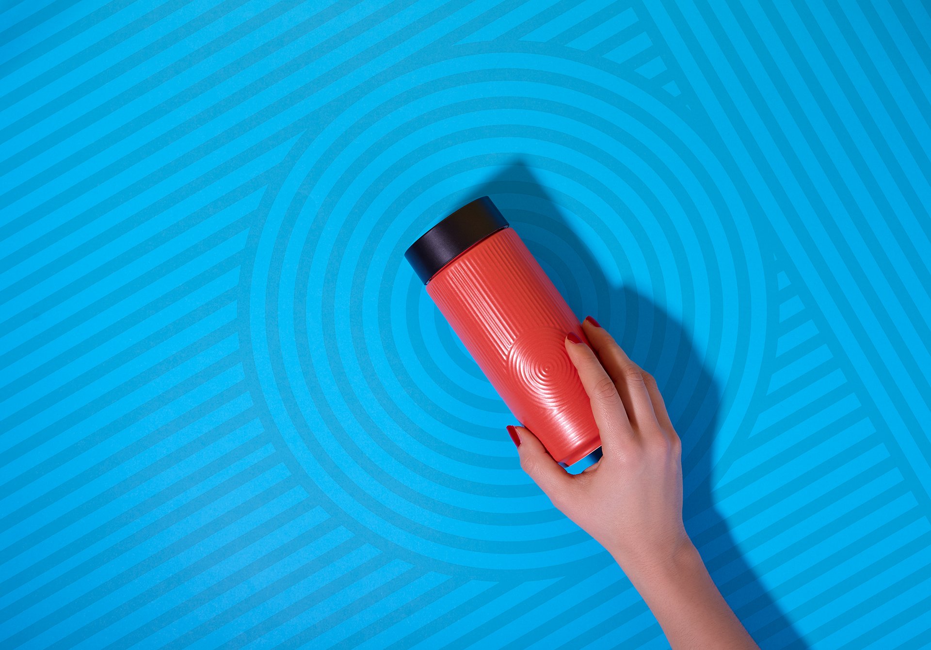 One Direction Travel Tea Mug featuring vibrant street art design and double wall insulation.