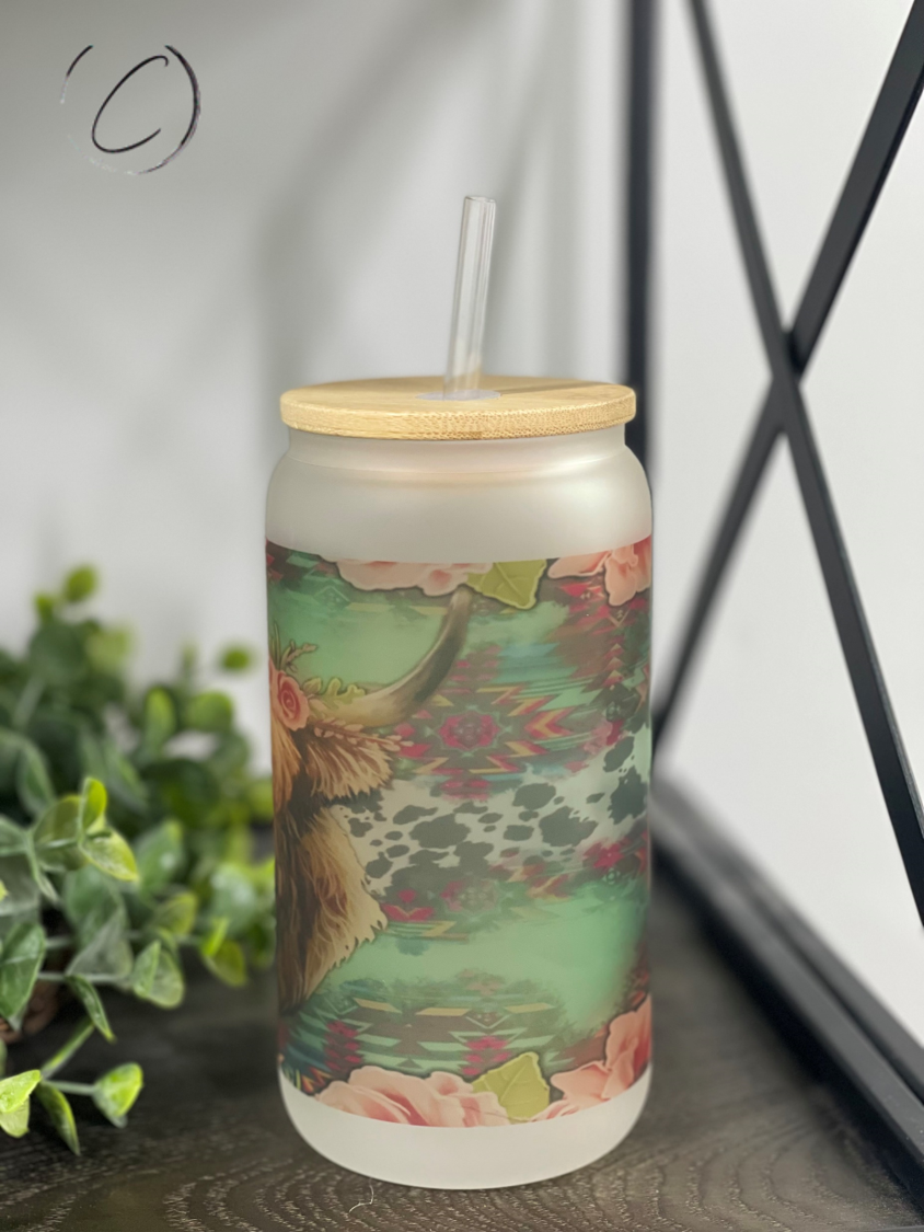 Floral Highland Cow 16oz Libbey Glass with a unique floral design, showcasing its elegant and durable structure.