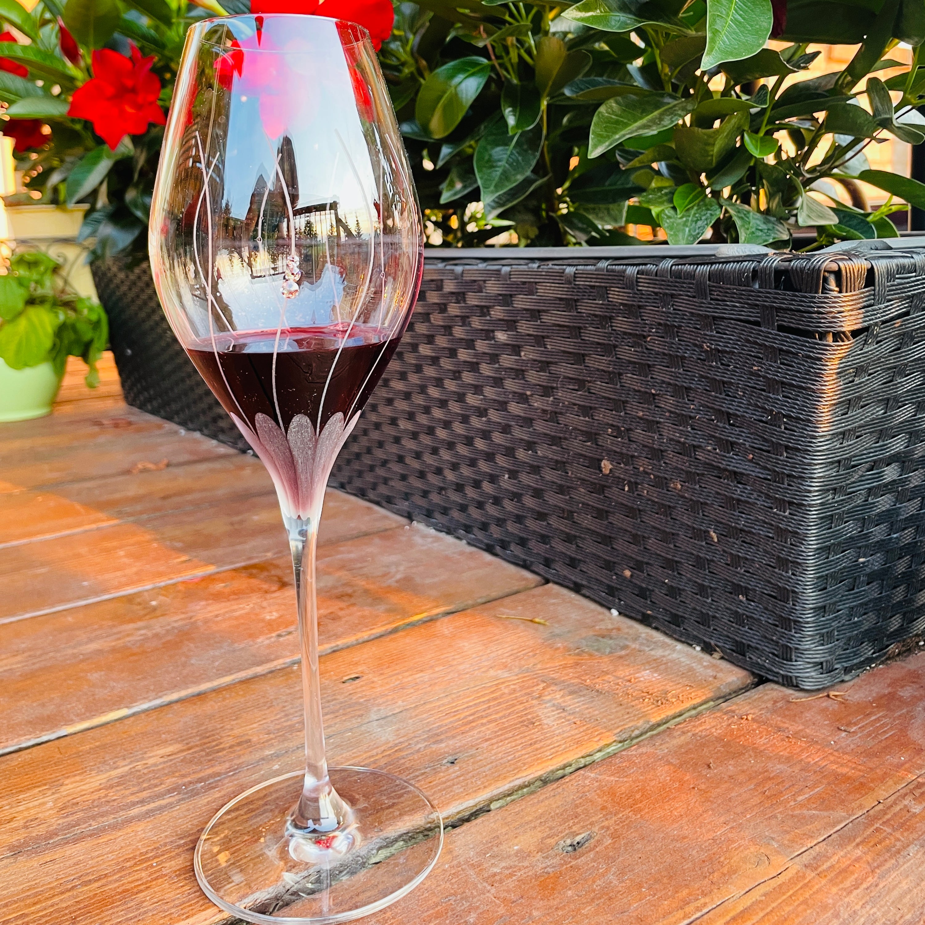Set of two elegant Lotus Rosé Champagne glasses with a beautiful flower design and Swarovski crystals, presented in a gift box.