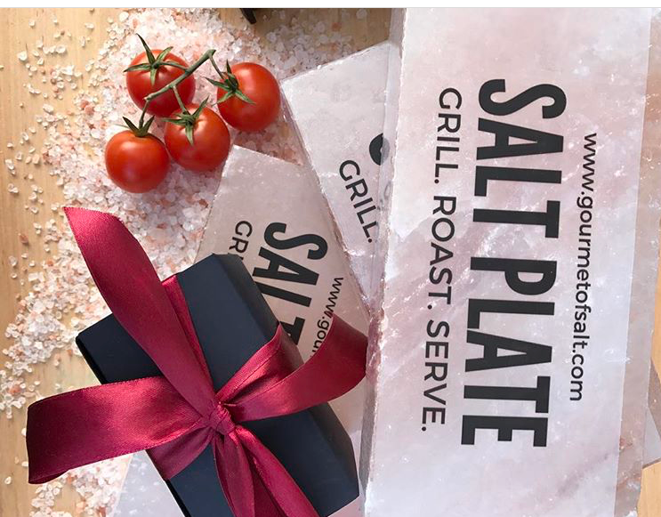 Medium SALT PLATE made of Himalayan pink salt, perfect for grilling and serving various dishes, showcasing unique natural patterns.