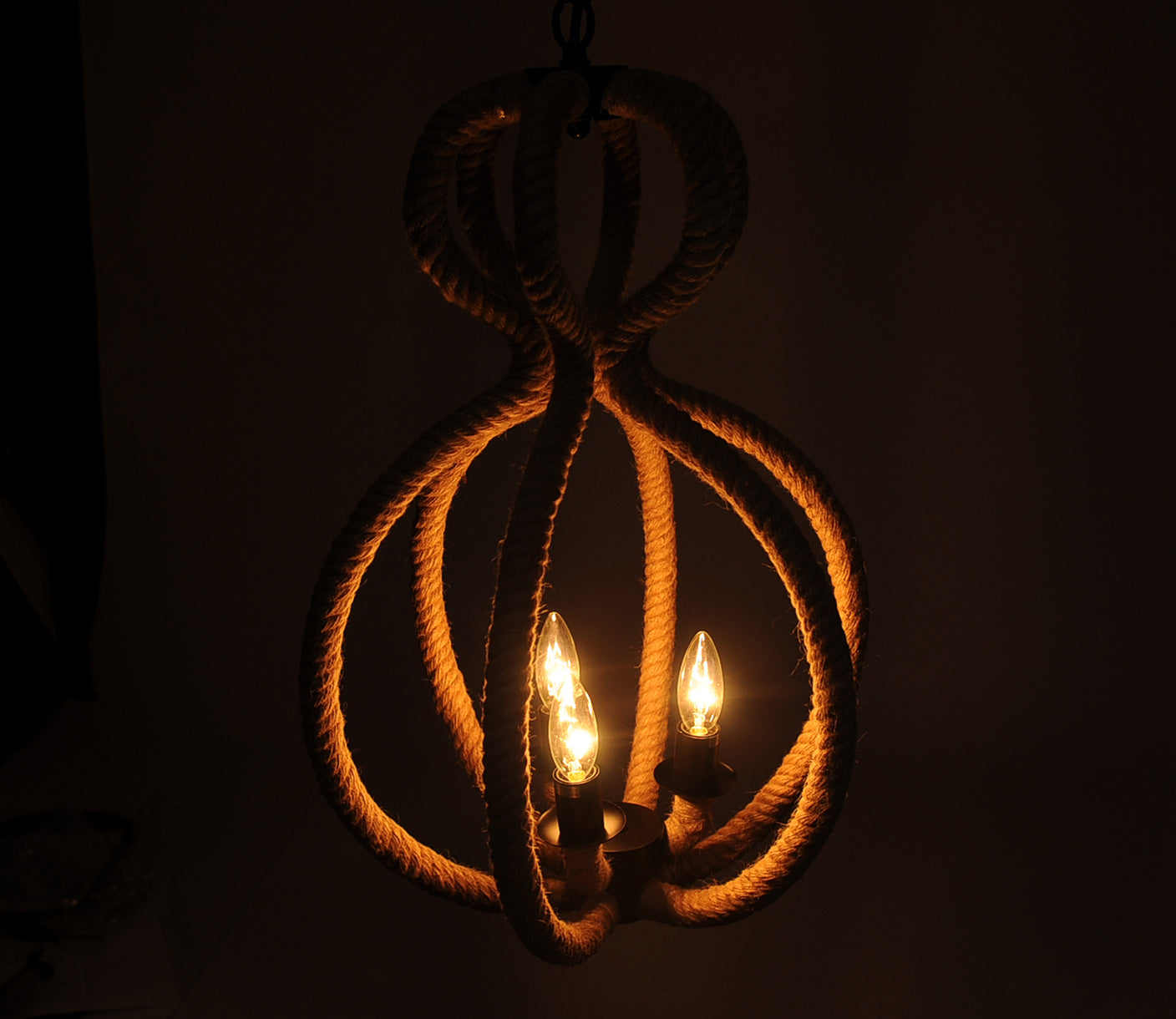 A rustic 3 bulbs rope pendant lamp featuring iron and hemp rope, ideal for coastal and vintage decor.