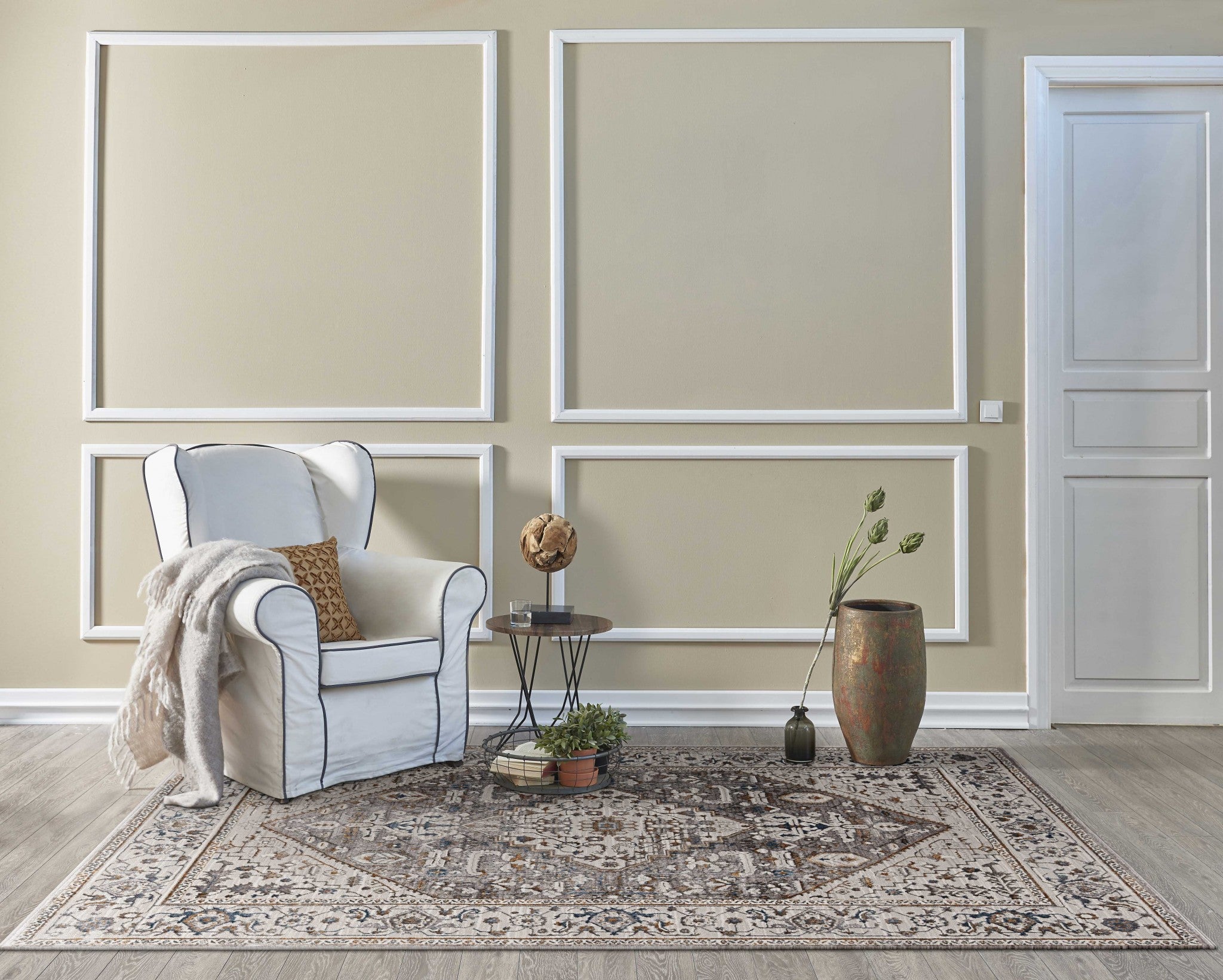 A large 118 x 158 grey polyester rug with metallic highlights, showcasing a stylish design suitable for living rooms.