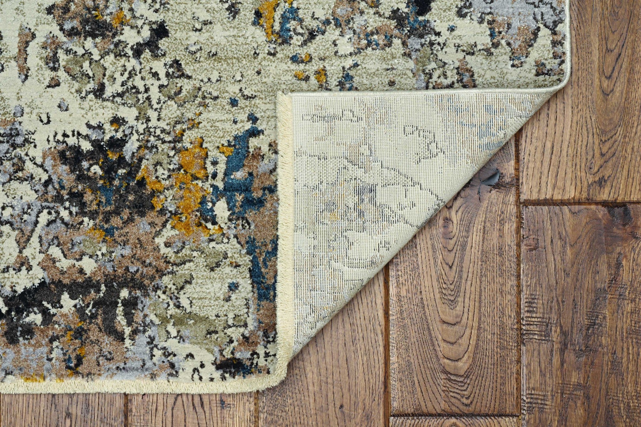 5x7 inches grey hand-loomed traditional floral indoor area rug with unique tonal patterns, crafted from viscose in India.