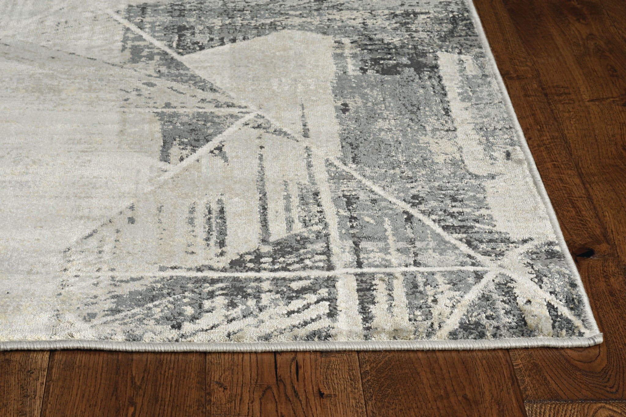 5x8 grey machine woven abstract geometric indoor area rug with metallic accents, showcasing a stylish design suitable for modern interiors.