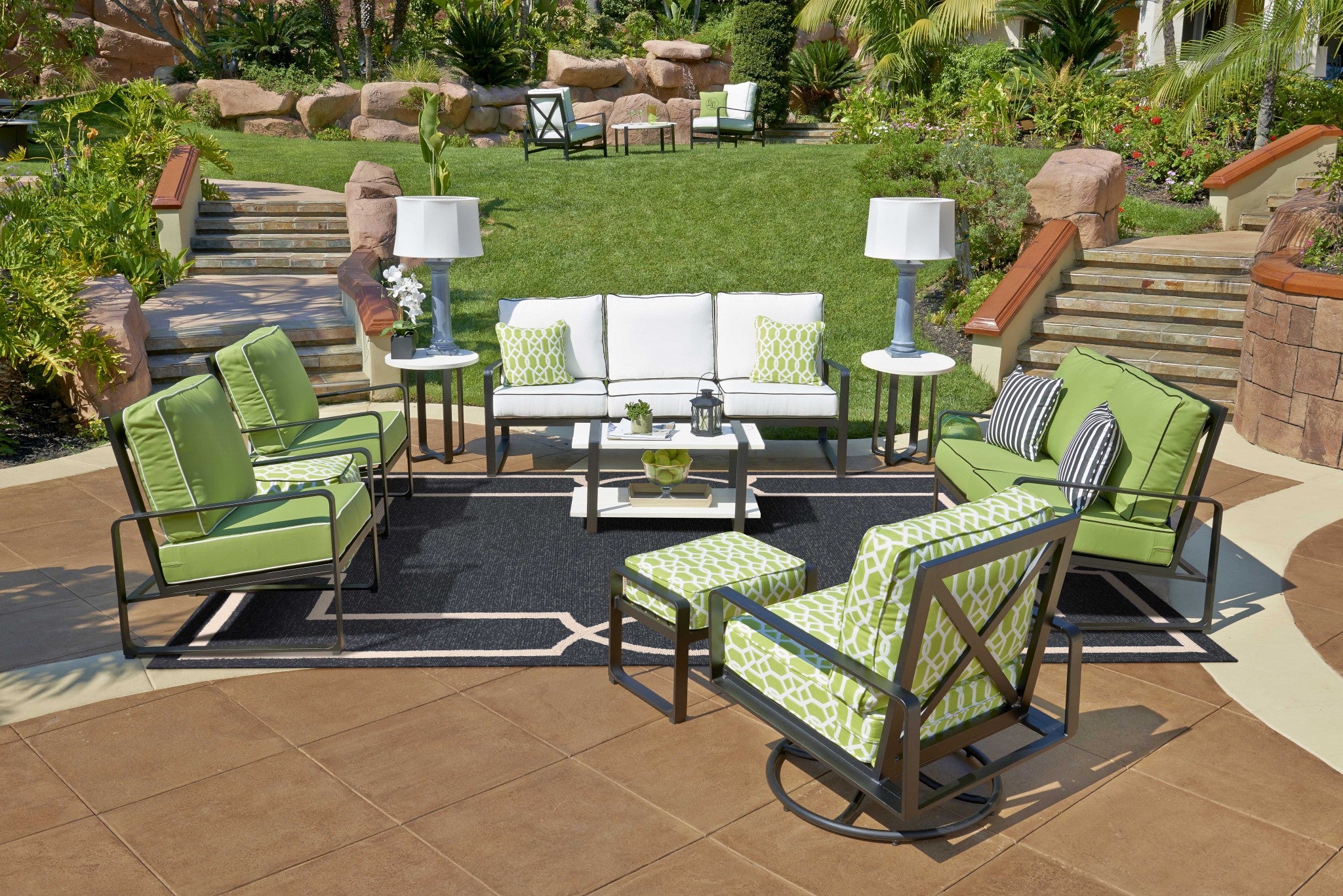 78 x 114 Onyx Polypropylene Rug in coastal colors, perfect for indoor and outdoor use, showcasing a hand-hooked design.