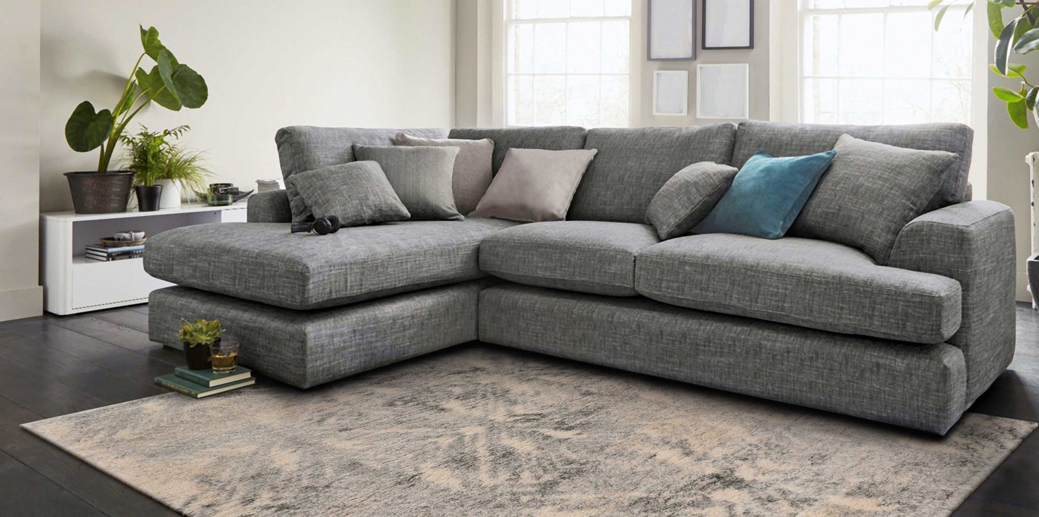 7 inches x 9 inches polypropylene area rug in ivory and grey, featuring soft patterns and a contemporary design, perfect for modern home decor.