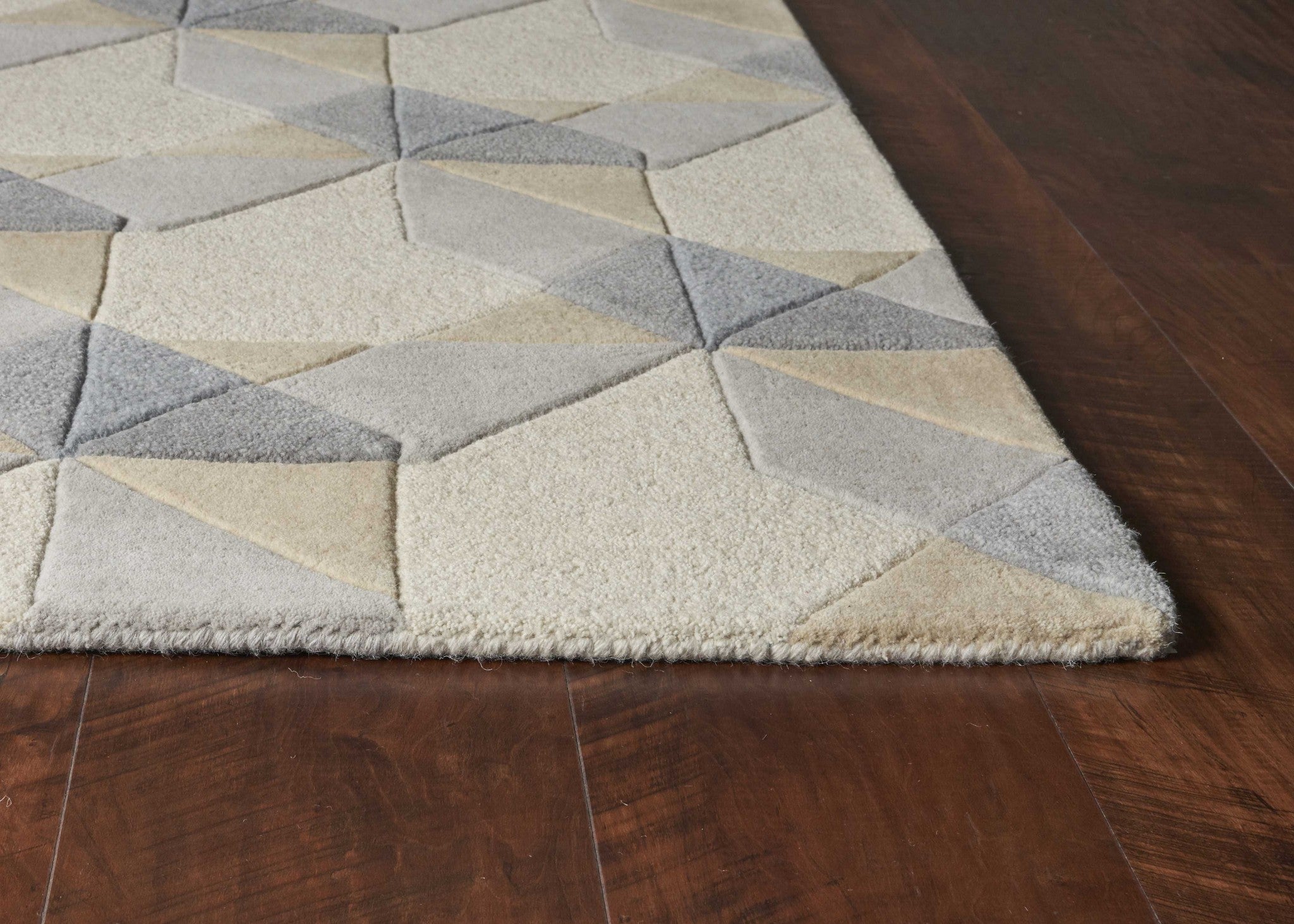 Ivory grey hand tufted geometric chain pattern indoor rug, showcasing modern design and high-quality wool texture.