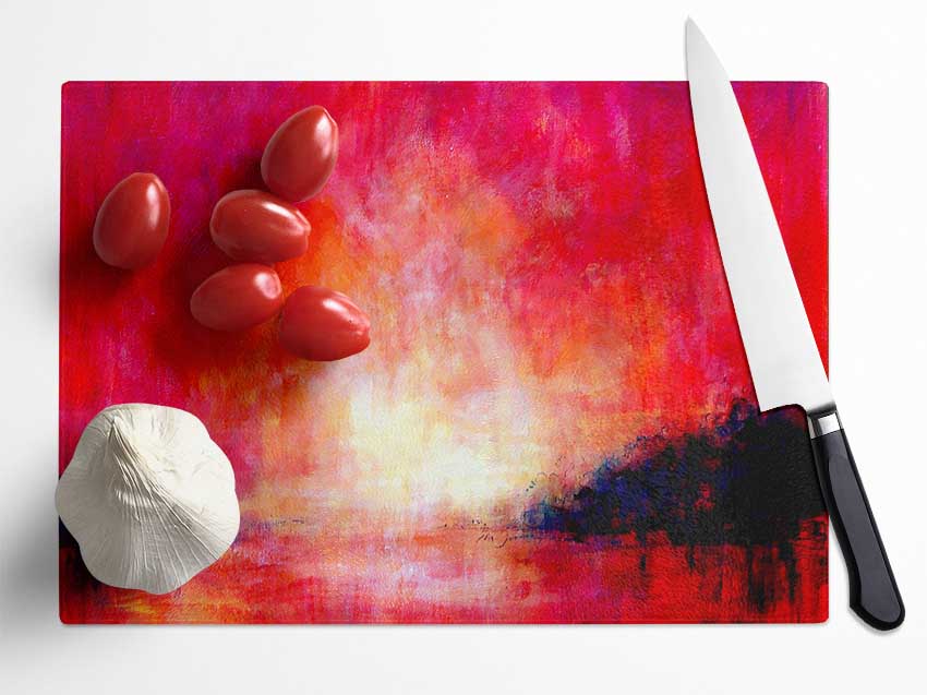 Abstract Pink River chopping board made of tempered glass with a stylish design and anti-slip feet.
