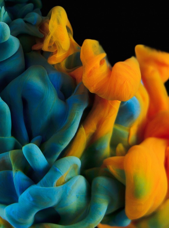 Affiche BLACKGROUND 2 by ALBERTO SEVESO, a limited edition art print on fine arts paper featuring vibrant colors and intricate designs.