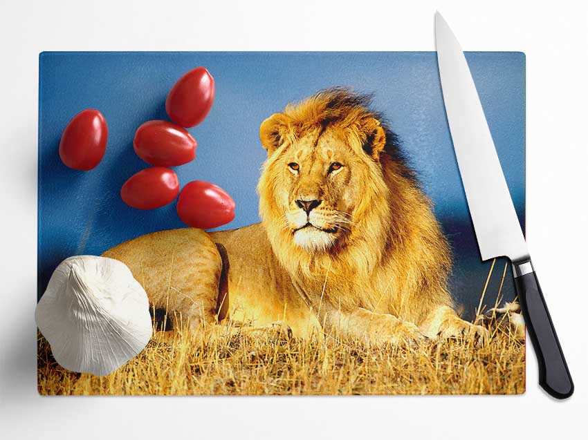 African Lion King chopping board made of tempered glass with a chinchilla ripple effect and anti-slip feet.