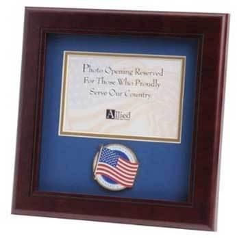 American Flag Medallion Landscape Picture Frame with blue matting and gold trim, holding a 4x6 photo.