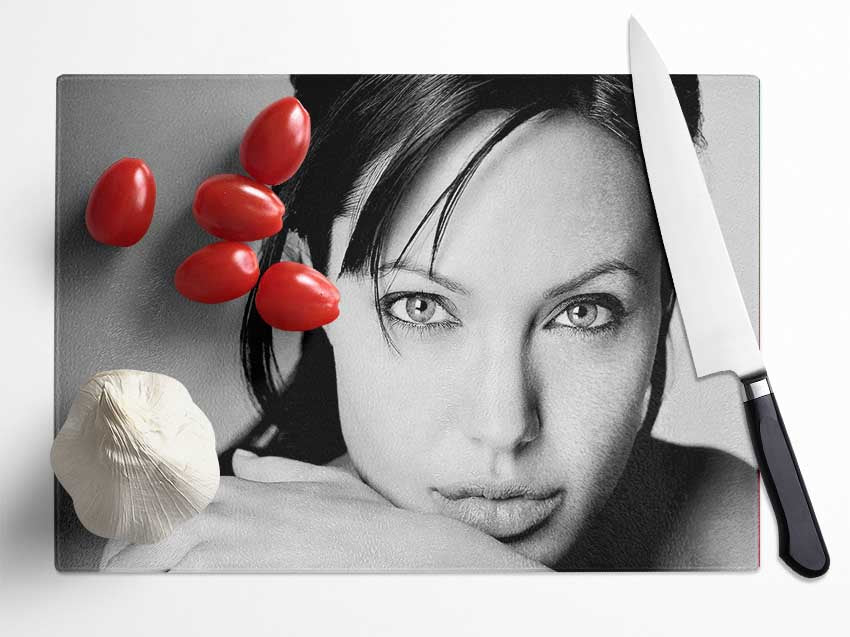 Angelina Jolie Intimate chopping board made of tempered glass with a chinchilla ripple effect and anti-slip feet.