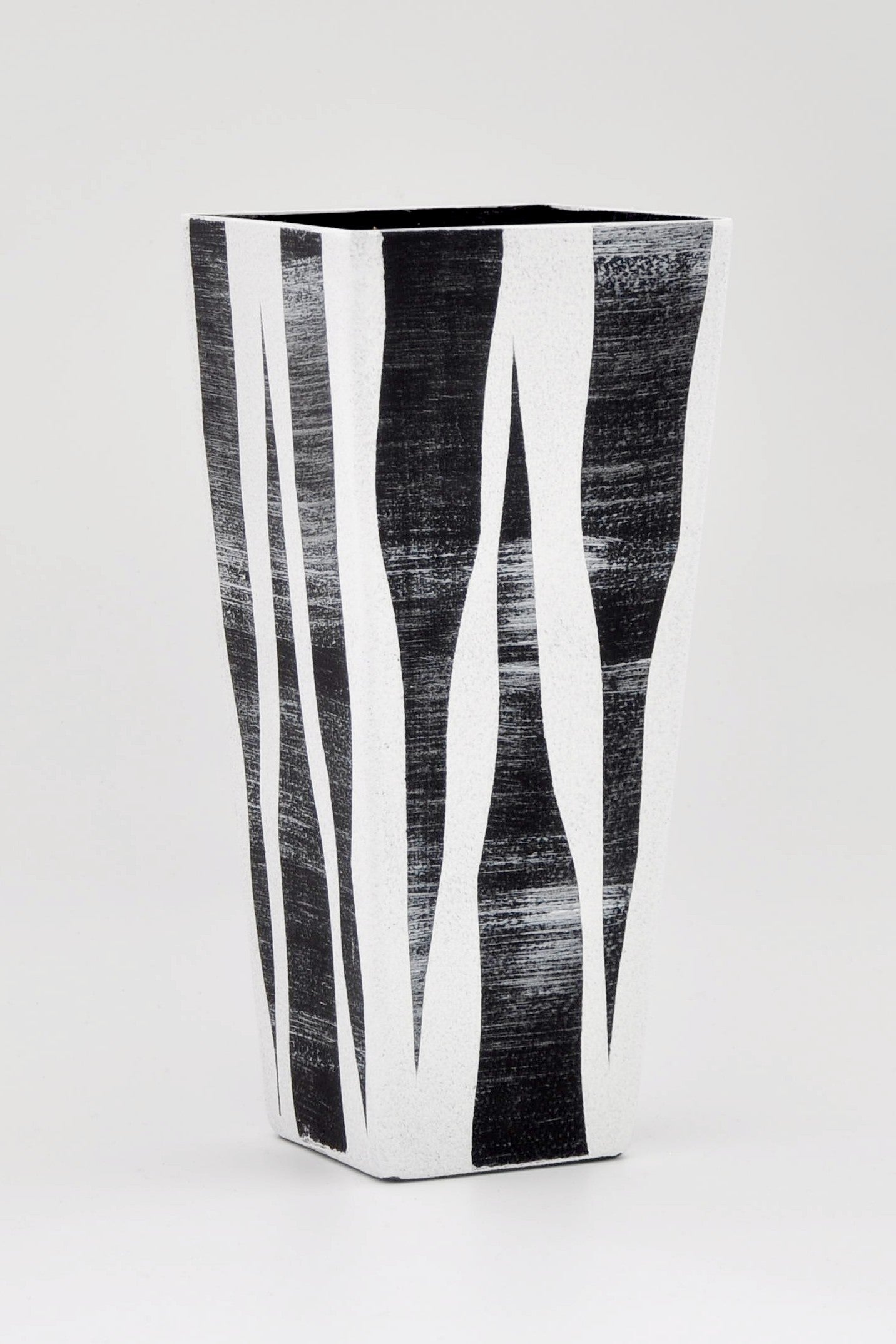 Art Decorative Glass Vase 7011/250/sh103.4, hand-painted with unique designs, showcasing high-quality craftsmanship and elegant shapes.