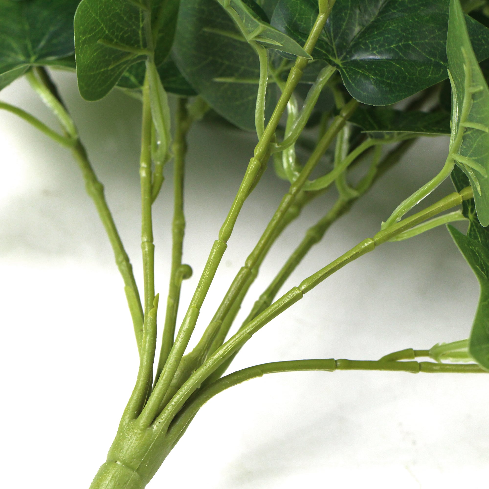 A 90cm long artificial hanging ivy bush with dense, realistic green foliage, ideal for indoor decoration.