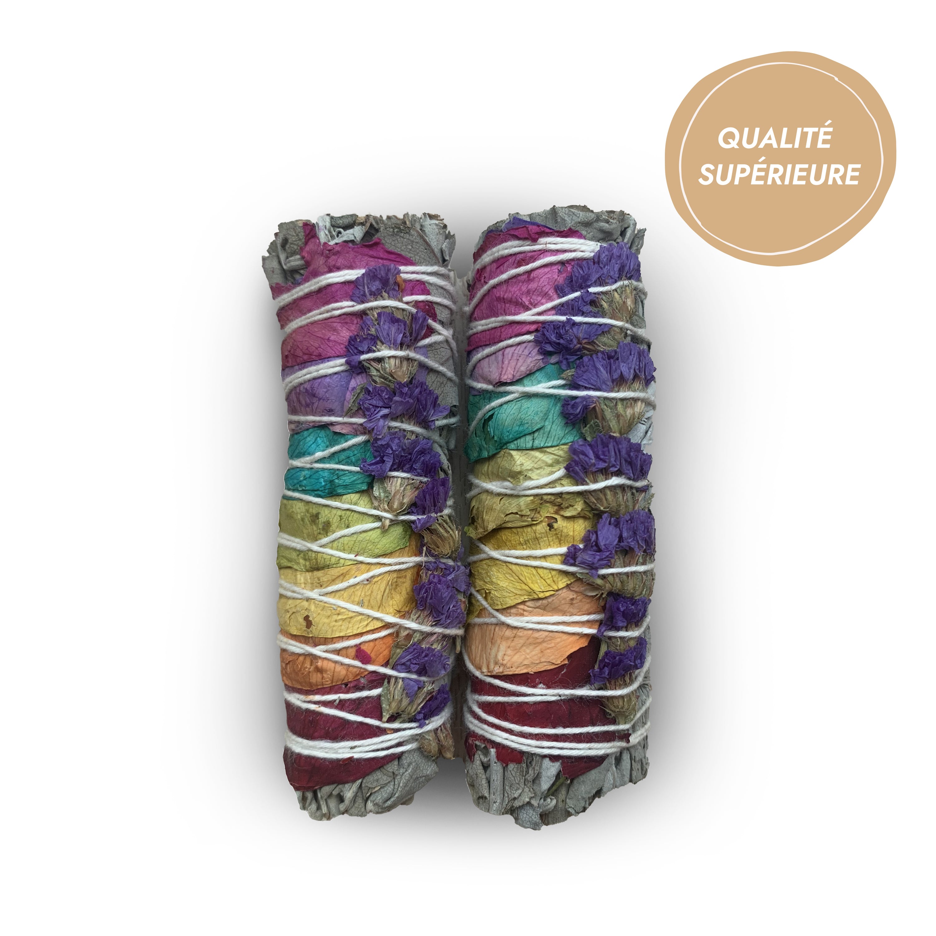 Bâtons de sauge blanche et pétales de roses de qualité supérieure, parfaits pour la purification des énergies.