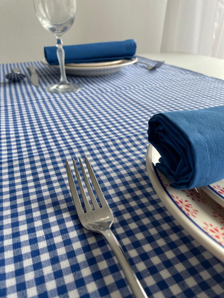 Camino de mesa Vichy Azul, mantel de algodón natural con diseño elegante y discreto, ideal para comedor.