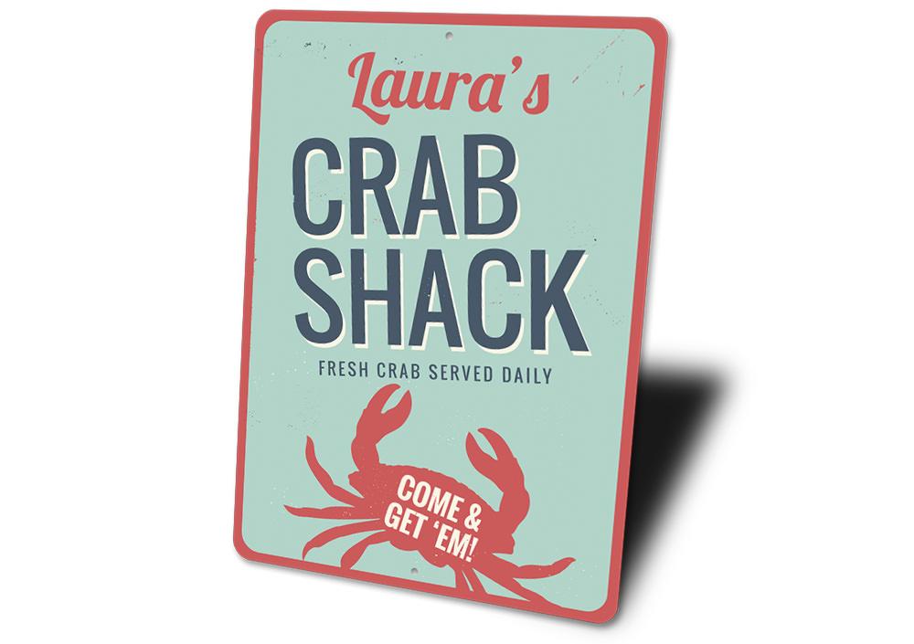 A decorative Crab Come & Get Em Sign made of aluminum, featuring a vibrant design perfect for beach-themed decor.