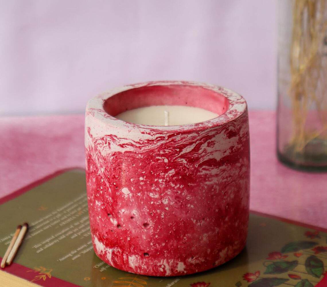French Cut Roses Wax Candle in a marbled concrete jar with a wooden lid, showcasing a calming pink hue.