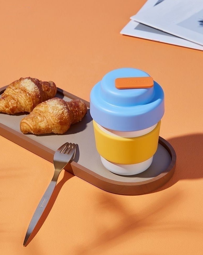 Gummies Thermos, a colorful vacuum insulated tumbler designed for coffee and tea, showcasing its sleek design and wide opening.