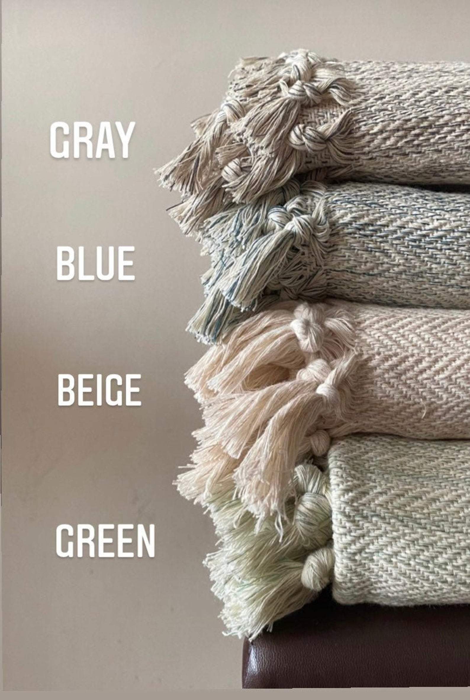 Handgewebtes Cover 'Adana' aus 100% Bio-Baumwolle, ideal für drinnen und draußen, handlich und nachhaltig.