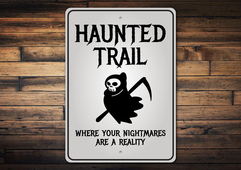 A spooky Haunted Trail Sign made of high-quality aluminum, featuring eerie graphics perfect for Halloween decorations.