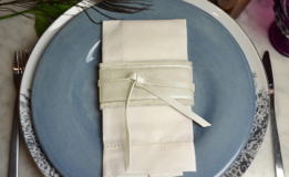 Set of 4 elegant Kabuki Style Off White Napkin Wraps in a stylish box, perfect for enhancing dining experiences.