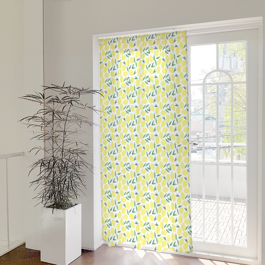 Lemon Tree decorative piece measuring 140cm x 200cm, featuring vivid prints and a soft, sturdy material, ideal for home decor.