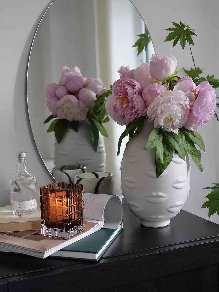 A modern abstract ceramic flower vase with moody mouth designs, showcasing a unique artistic flair for home decor.
