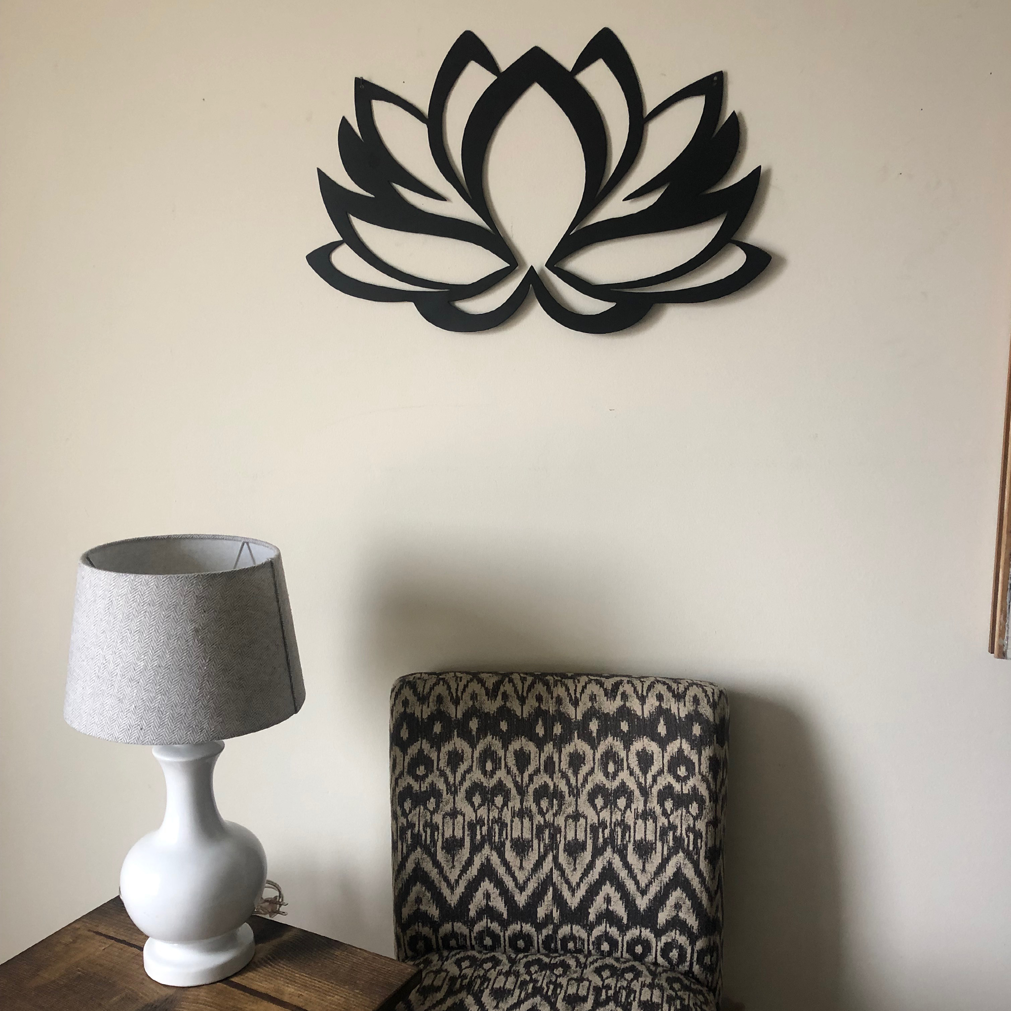 Elegant black metal wall art featuring a lotus flower design, perfect for home decor and gifts.