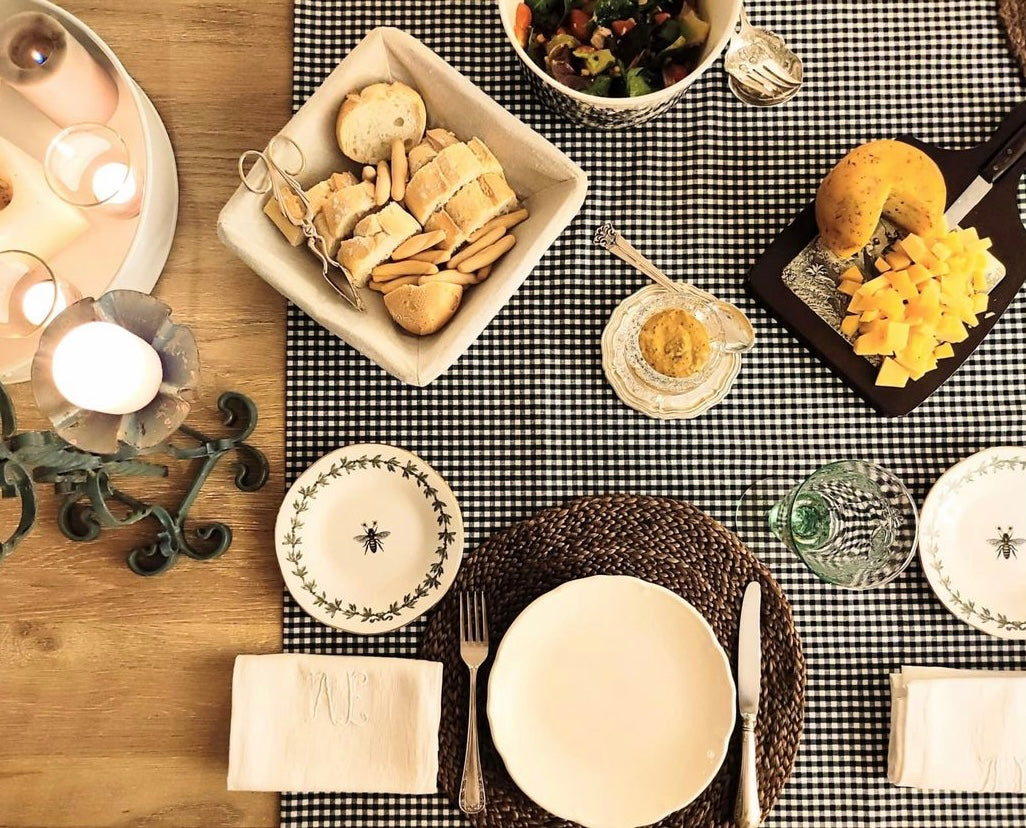 Mantel Vichy Negro de algodón natural, elegante y moderno, ideal para mesas de comedor, disponible en varios tamaños.