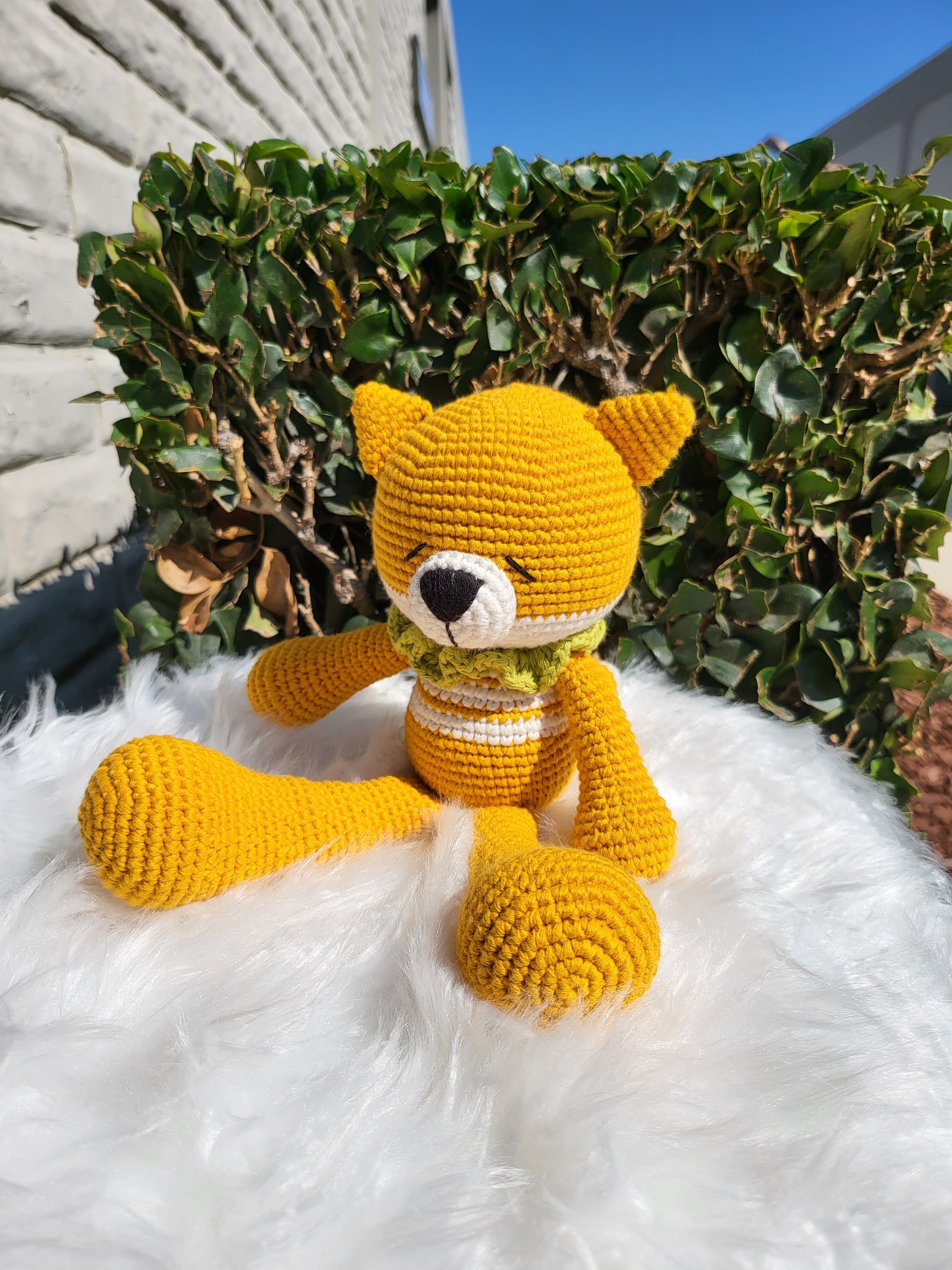 Medium Sitting Fox V2 crochet toy made from 100% cotton yarn, featuring a charming design and soft texture, perfect for children.