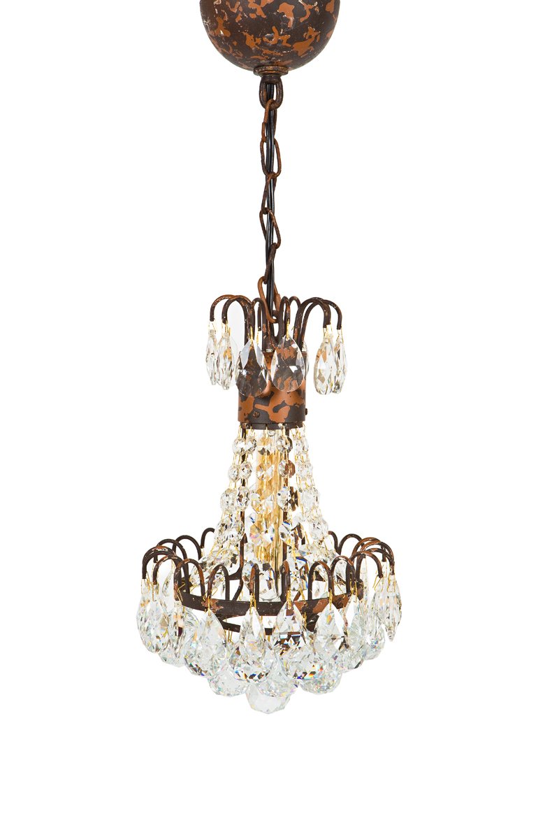 ML15902 Bouquet Crystal Pendant featuring glass crystals and vintage Edison bulb, showcasing a unique bouquet design.