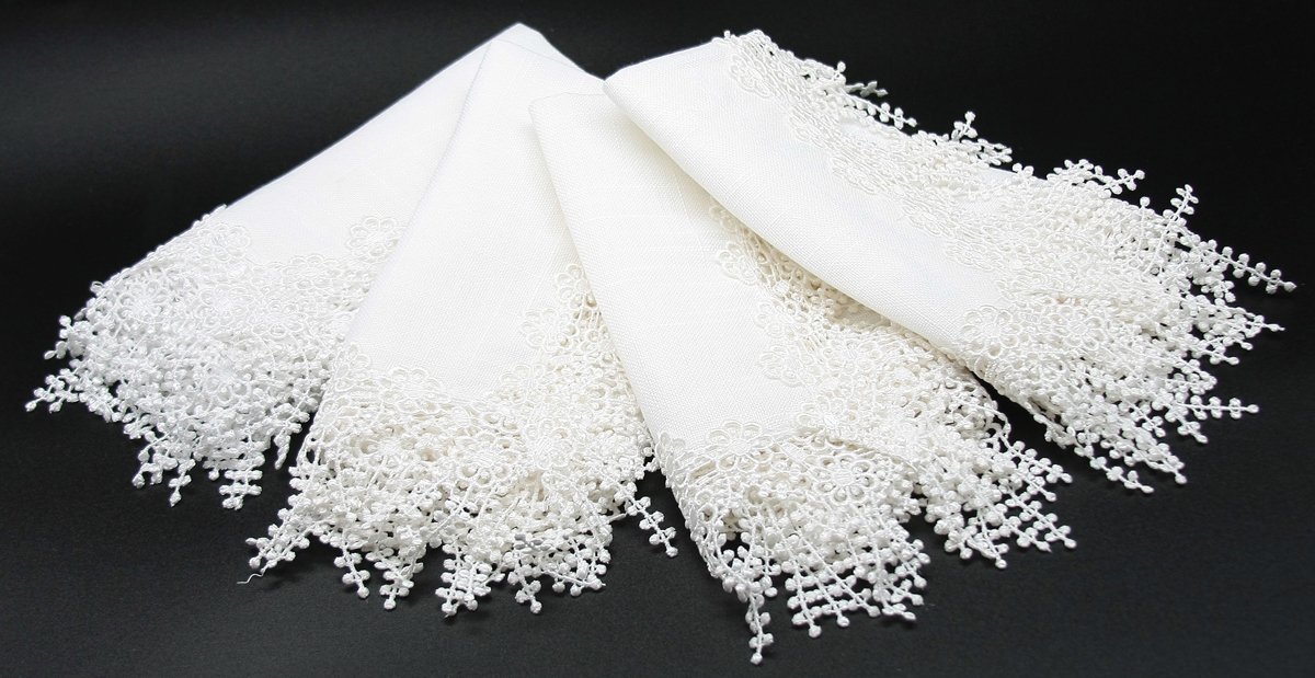 Set of 4 ML16151 Floral Garden Lace Trim Napkins, featuring elegant rose lace trim on textured fabric, perfect for dining and special occasions.