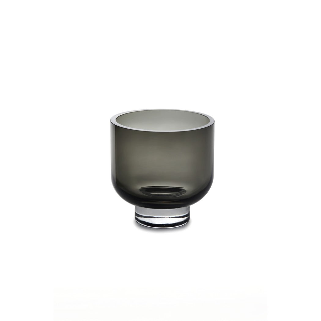 Modern low vase or bowl in grey color, featuring a sleek and sober design, ideal for home decor and floral arrangements.
